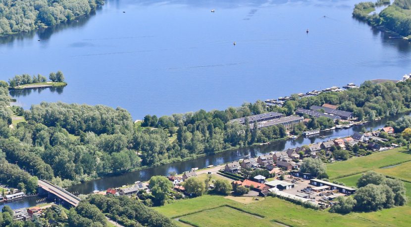 Wonen met eigen grond @Badhoevedorp Nieuwemeerdijk 245 foto 02 luchtfoto 01a