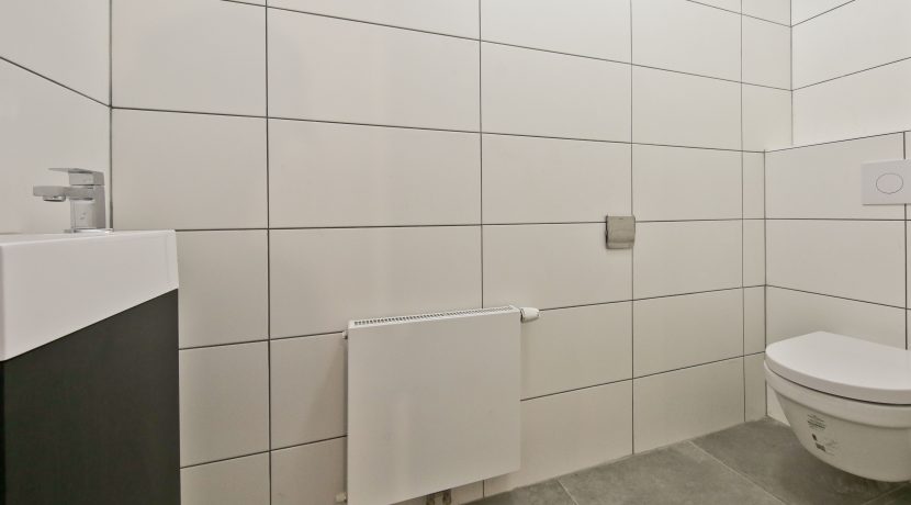 Huurappartement @Badhoevedorp Jan van Gentstraat 96 foto 23 toilet 01a