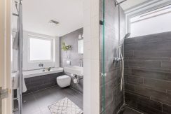 Vrijstaand wonen aan de Torricellistraat 11 @Badhoevedorp Foto 10 Badkamer 02a