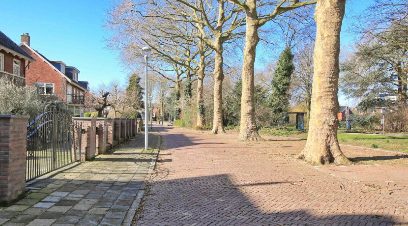 Stijlvolle villa met enorme tuin @Badhoevedorp Amersfoordtlaan 60 Foto 03 Straatbeeld 01a