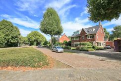 Stijlvolle villa met enorme tuin @Badhoevedorp Amersfoordtlaan 60 Foto 59 Straatbeeld 01c