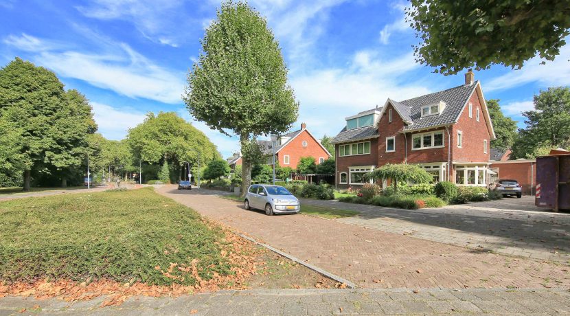 Stijlvolle villa met enorme tuin @Badhoevedorp Amersfoordtlaan 60 Foto 59 Straatbeeld 01c