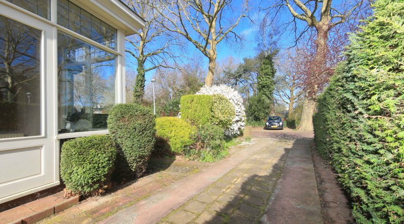 Stijlvolle villa met enorme tuin @Badhoevedorp Amersfoordtlaan 60 Foto 61 Oprit 01a