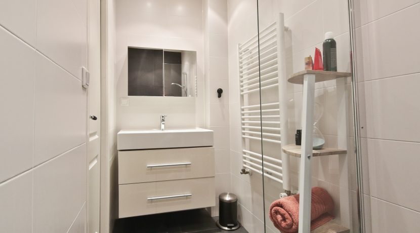 Benedenwoning met tuin @Amsterdam John Franklinstraat 45-hs Foto 07 Badkamer 01a