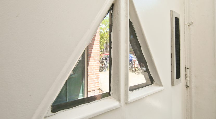 Benedenwoning met tuin @Amsterdam John Franklinstraat 45-hs Foto 13 Hal 01b