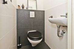 Benedenwoning met tuin @Amsterdam John Franklinstraat 45-hs Foto 14 Toilet 01a