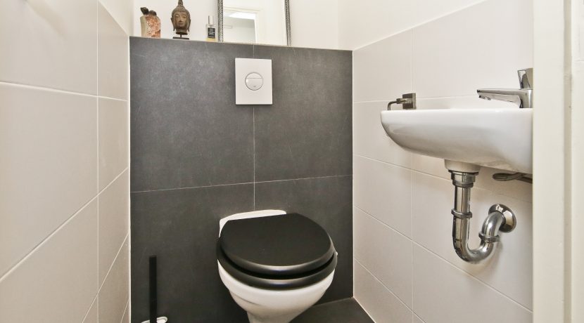 Benedenwoning met tuin @Amsterdam John Franklinstraat 45-hs Foto 14 Toilet 01a