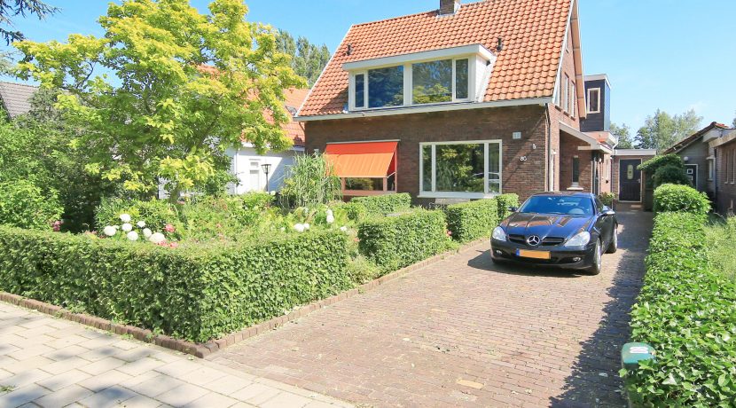 Goed verbouwde karakteristieke 2 o 1 kap in landelijk Lijnden Foto 01 Gevel 01a