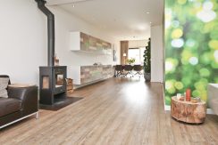 Goed verbouwde karakteristieke 2 o 1 kap in landelijk Lijnden Foto 06 Woonkamer 01b
