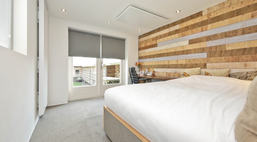 Goed verbouwde karakteristieke 2 o 1 kap in landelijk Lijnden Foto 11 Slaapkamer 01a