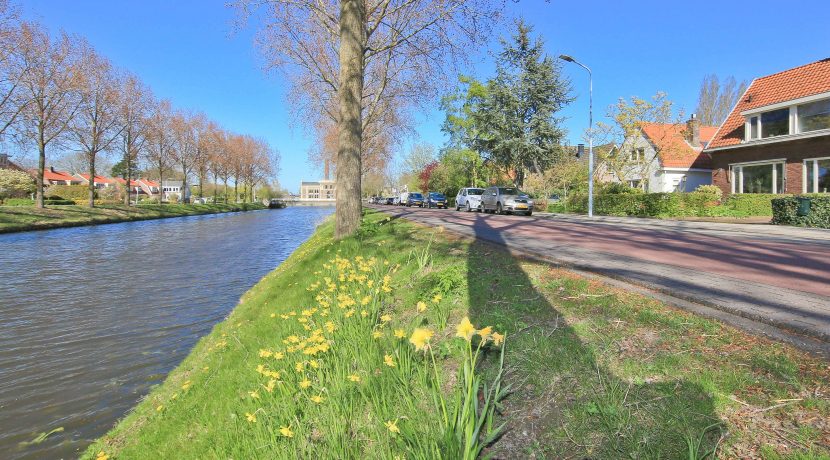 Goed verbouwde karakteristieke 2 o 1 kap in landelijk Lijnden Foto 17 Straatbeeld 01a
