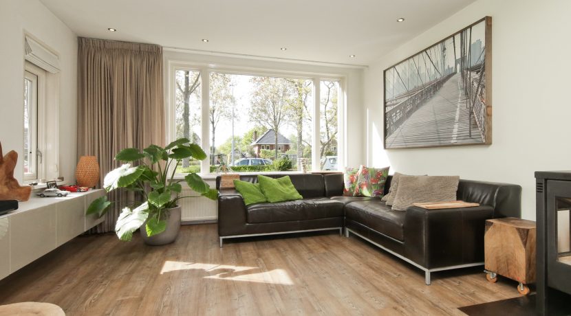 Goed verbouwde karakteristieke 2 o 1 kap in landelijk Lijnden Foto 23 Woonkamer 01c