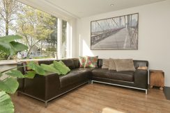 Goed verbouwde karakteristieke 2 o 1 kap in landelijk Lijnden Foto 25 Woonkamer 01e