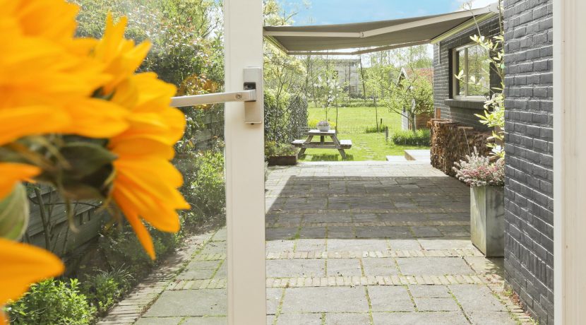 Goed verbouwde karakteristieke 2 o 1 kap in landelijk Lijnden Foto 30 Tuin 01b