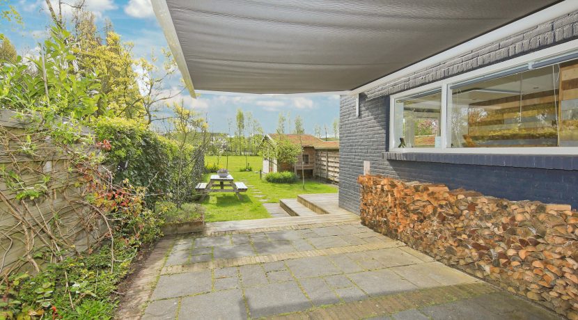 Goed verbouwde karakteristieke 2 o 1 kap in landelijk Lijnden Foto 37 Terras Slaapkamer 01a