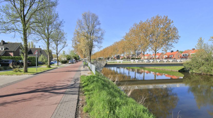 Goed verbouwde karakteristieke 2 o 1 kap in landelijk Lijnden Foto 62 Straatbeeld 01b