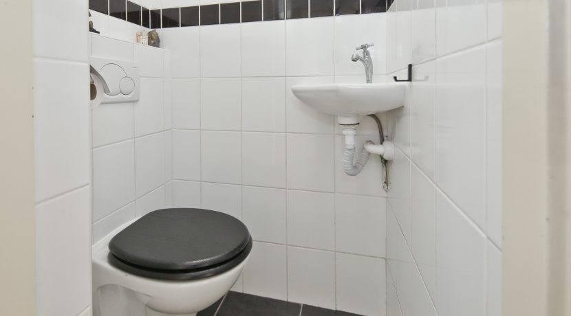 Licht appartement @Badhoevedorp Einsteinlaan 189 foto 14 toilet 01a