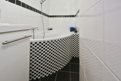 Licht appartement @Badhoevedorp Einsteinlaan 189 foto 30 badkamer 01b