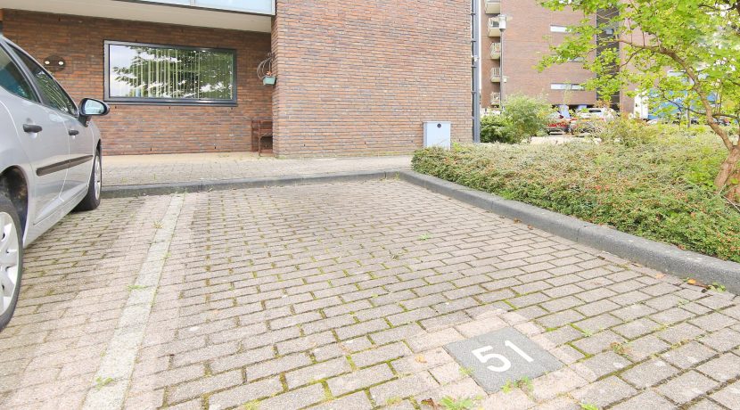 Groot begane grond appartement @Badhoevedorp Franklinstraat 51 foto 13 parkeerplaats