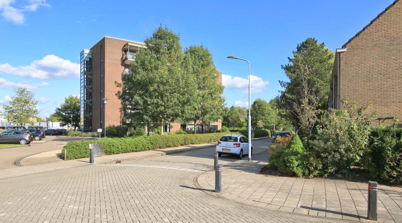 Groot begane grond appartement @Badhoevedorp Franklinstraat 51 foto 42 straatbeeld 01b