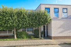 Moderne semibungalow @Badhoevedorp Robert Kochstraat 13 foto 01 gevel 01a