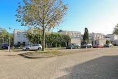 Moderne semibungalow @Badhoevedorp Robert Kochstraat 13 foto 47 straatbeeld 02a