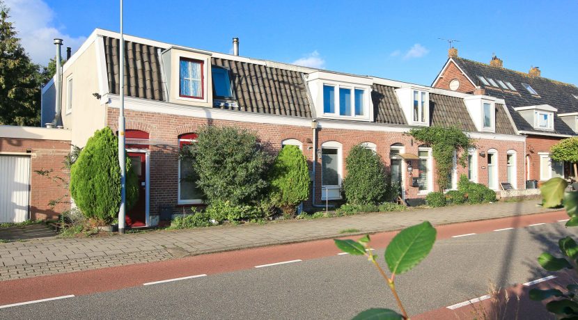 Rustig gelegen woning @Badhoevedorp Nieuwemeerdijk 115 foto 13 gevel 01d