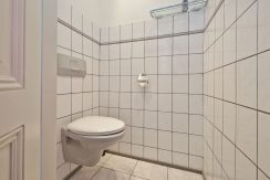 Rustig gelegen woning @Badhoevedorp Nieuwemeerdijk 115 foto 27a toilet 01a