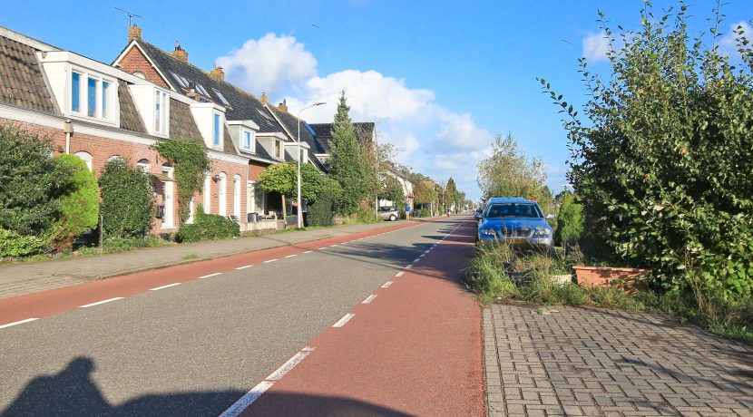 Rustig gelegen woning @Badhoevedorp Nieuwemeerdijk 115 foto 37 straatbeeld 01a