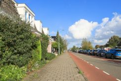 Rustig gelegen woning @Badhoevedorp Nieuwemeerdijk 115 foto 39 straatbeeld 01b