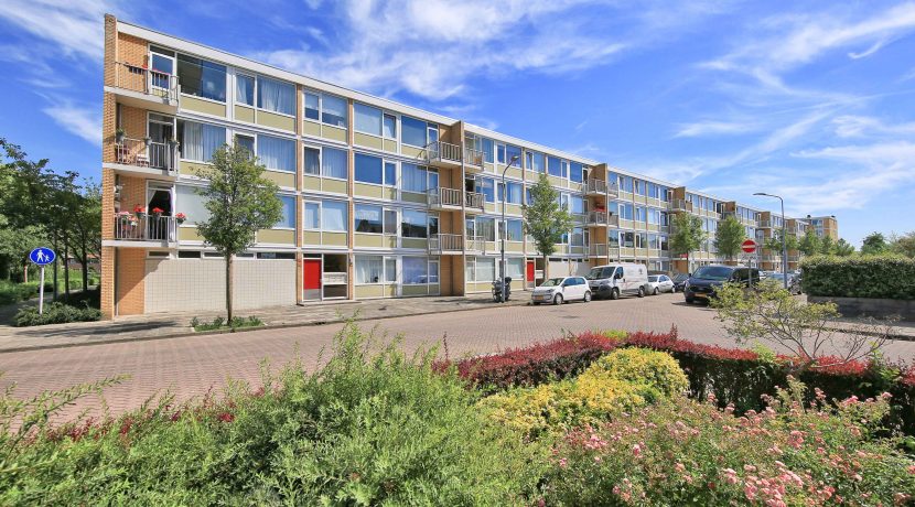 Modern driekamerappartement op de bovenste etage in centrum @Badhoevedorp Marconistraat 74 foto 11 gevel 01b