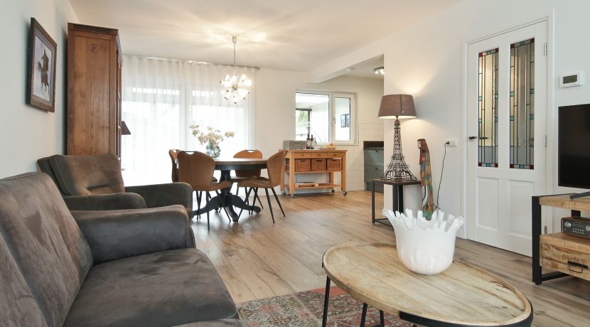 Goed verbouwde 21 kap @Badhoevedorp Zeemanlaan 37 foto 04 woonkamer 01b