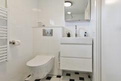 Goed verbouwde 21 kap @Badhoevedorp Zeemanlaan 37 foto 38 badkamer 01b