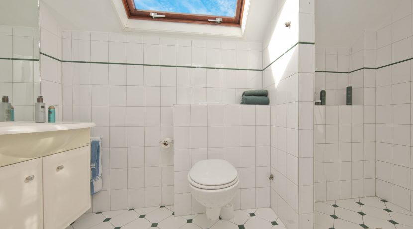 14 Nieuwemeerdijk 90 Foto badkmr 01a