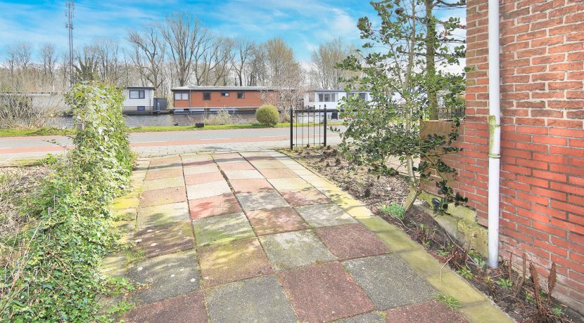 21 Nieuwemeerdijk 90 Foto voortuin 01c