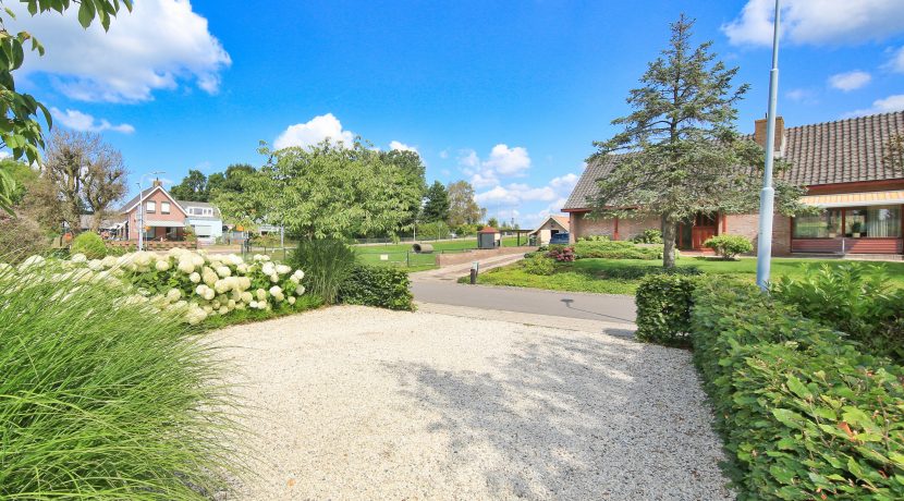 81 Hoofdweg 24 voortuin 01b