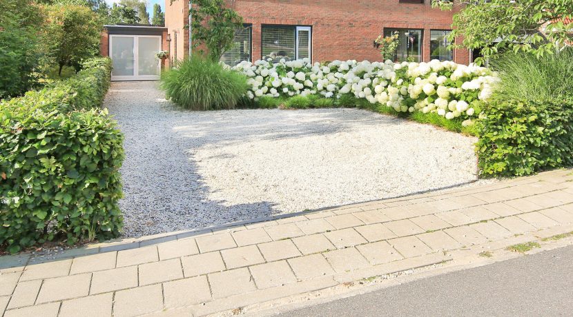 82 Hoofdweg 24 voortuin 01c