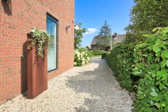 83 Hoofdweg 24 voortuin 01d