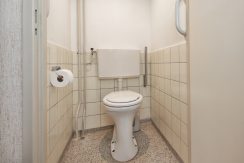 10a Arthur v Schendel 20 Toilet 1a