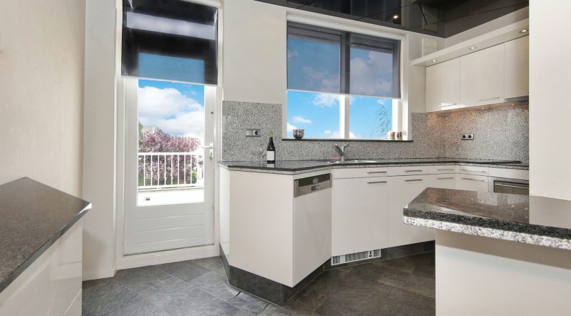 43 Nieuwemeerdijk 19 keuken 01b