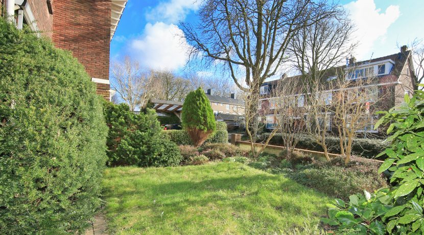 17 Sperwerstr 32 voortuin 01a