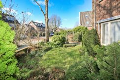 49 Sperwerstr 32 voortuin 01b
