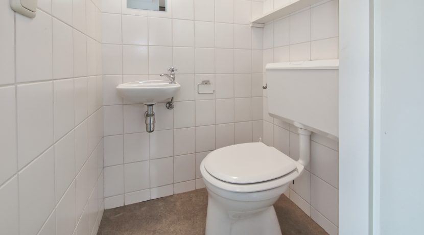 28 Paulihof 18 toilet 01a