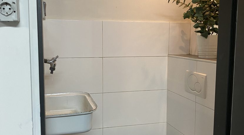 05 Limmerick 80 toilet 01a