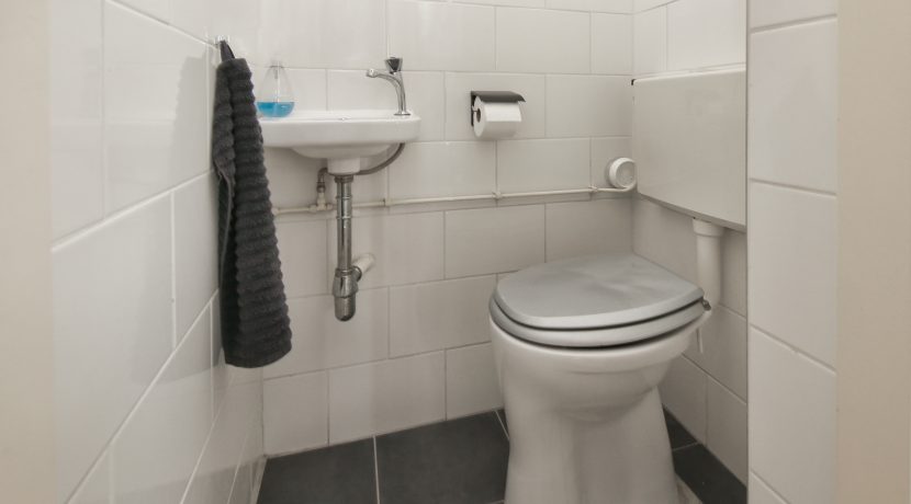20 Marconistr 14 toilet 01a