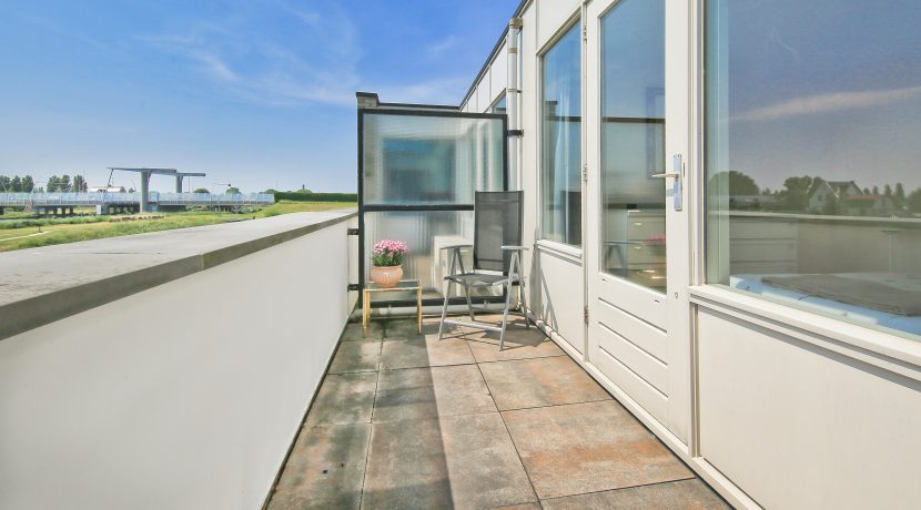 15 Pyreneeen 61 Balkon boven 01a