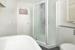 38 Vd Waalstr 21 badkmr 01c