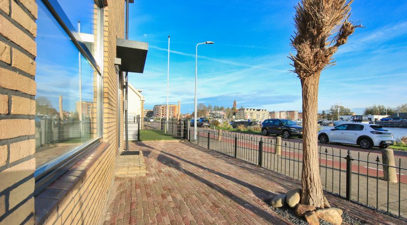 70 Zwanenburgerdijk 514 Voortuin 01a