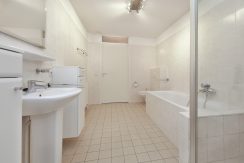 08 Kam Onnesln 141-a Badk 01a