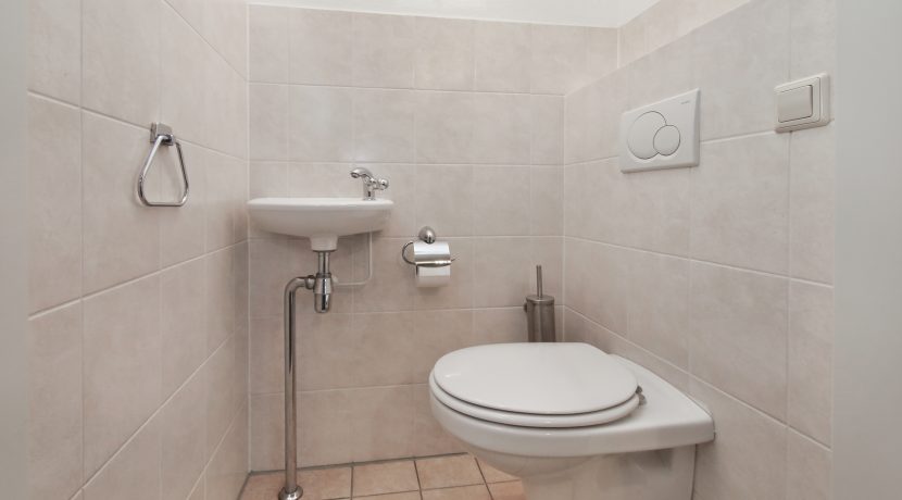 17 Kam Onnesln 141-a Toilet 01a